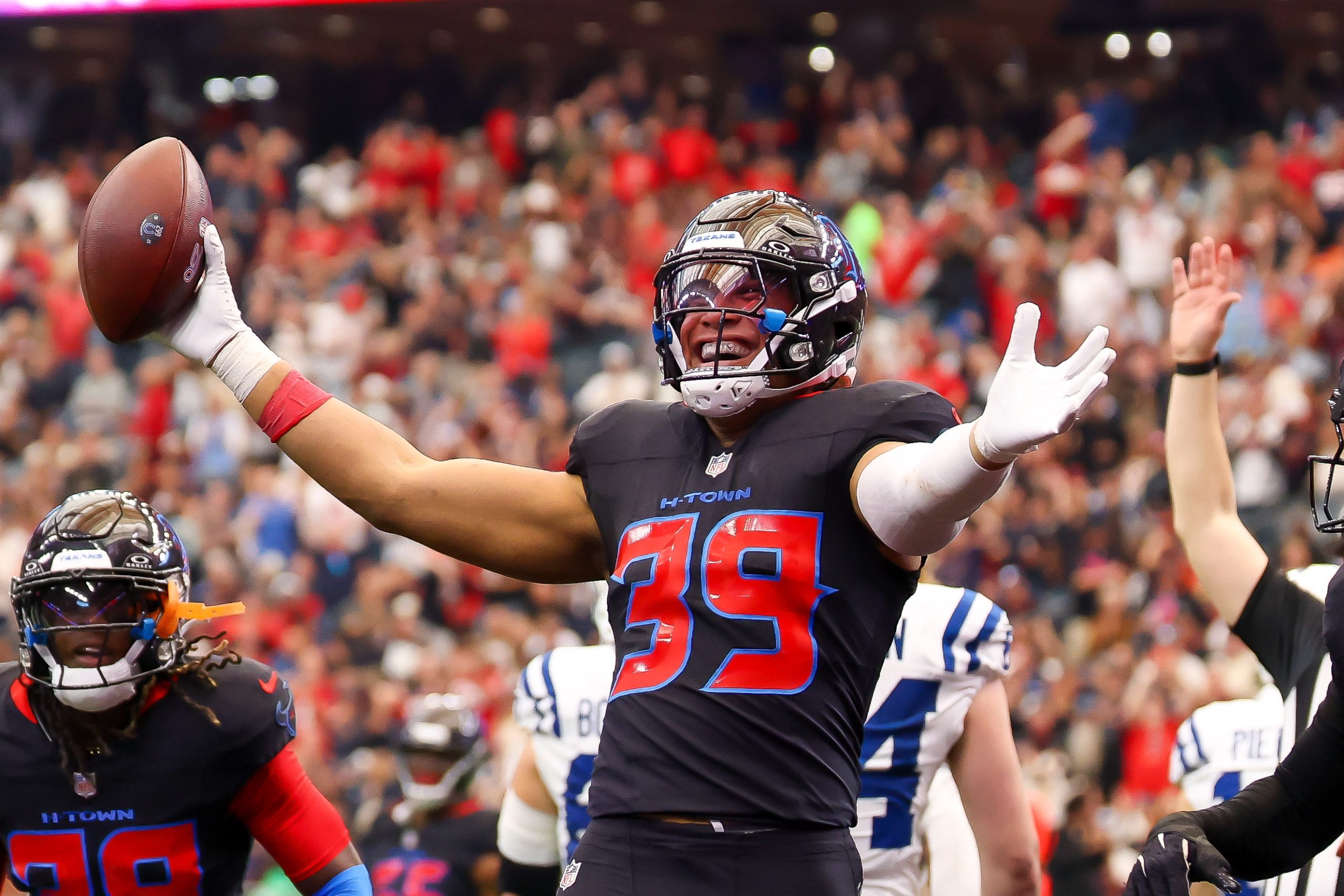 Texans Victorious in Season Finale